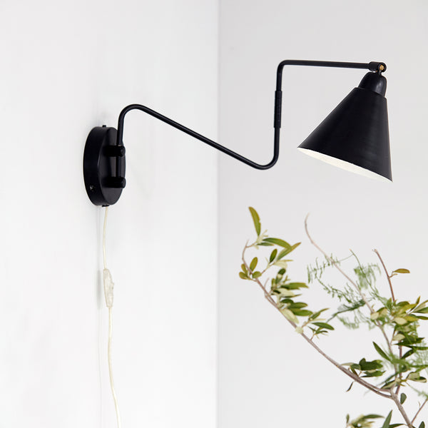 Game Wall Lamp, Long | Black