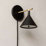 Cast Sconce Wall Lamp w/Diffuser