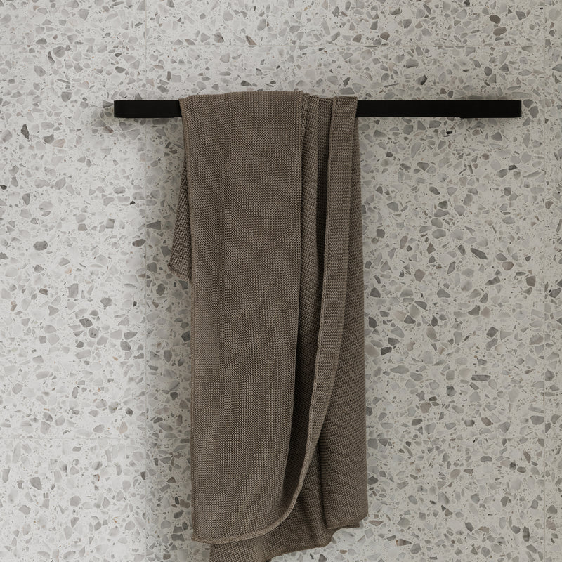 Norm Towel Bar | Black