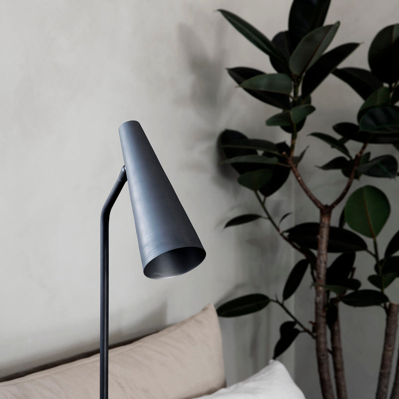Precise Floor Lamp | Black